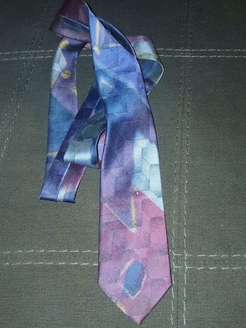 City street tie